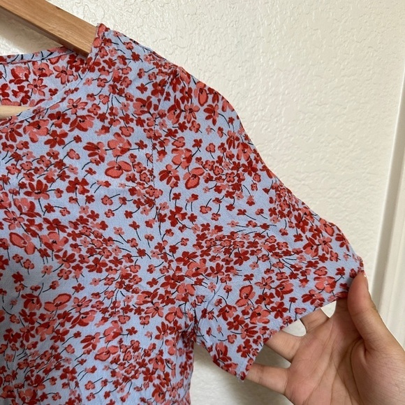 H&M Crepe Blue Red Floral Pattern Print Short Sleeve Rayon Blouse Shirt Womens - Picture 3 of 6
